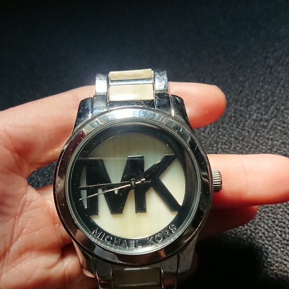 Michael Kors watch - Picture 2 of 4